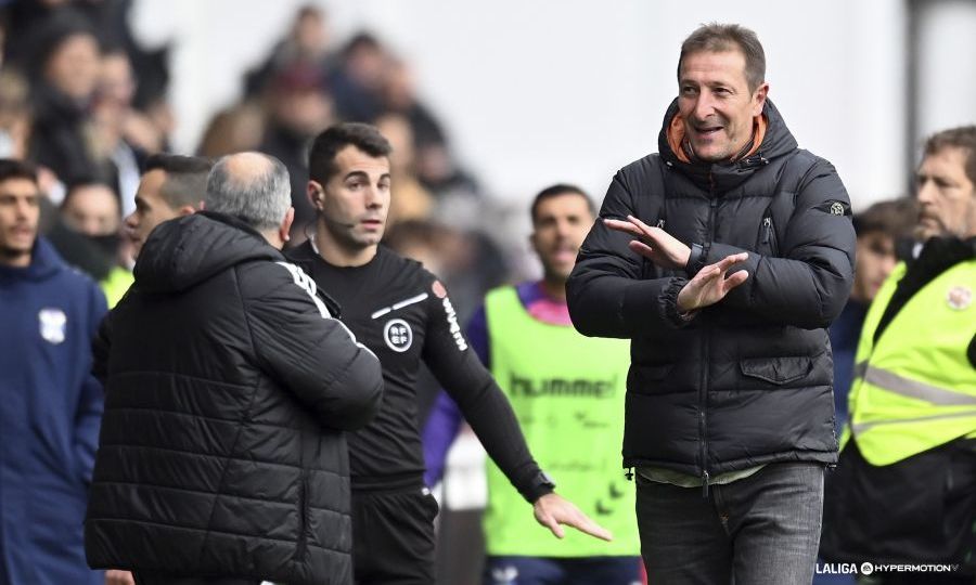 Luis Miguel Ramis durante el último Burgos - Tenerife (La Liga)
