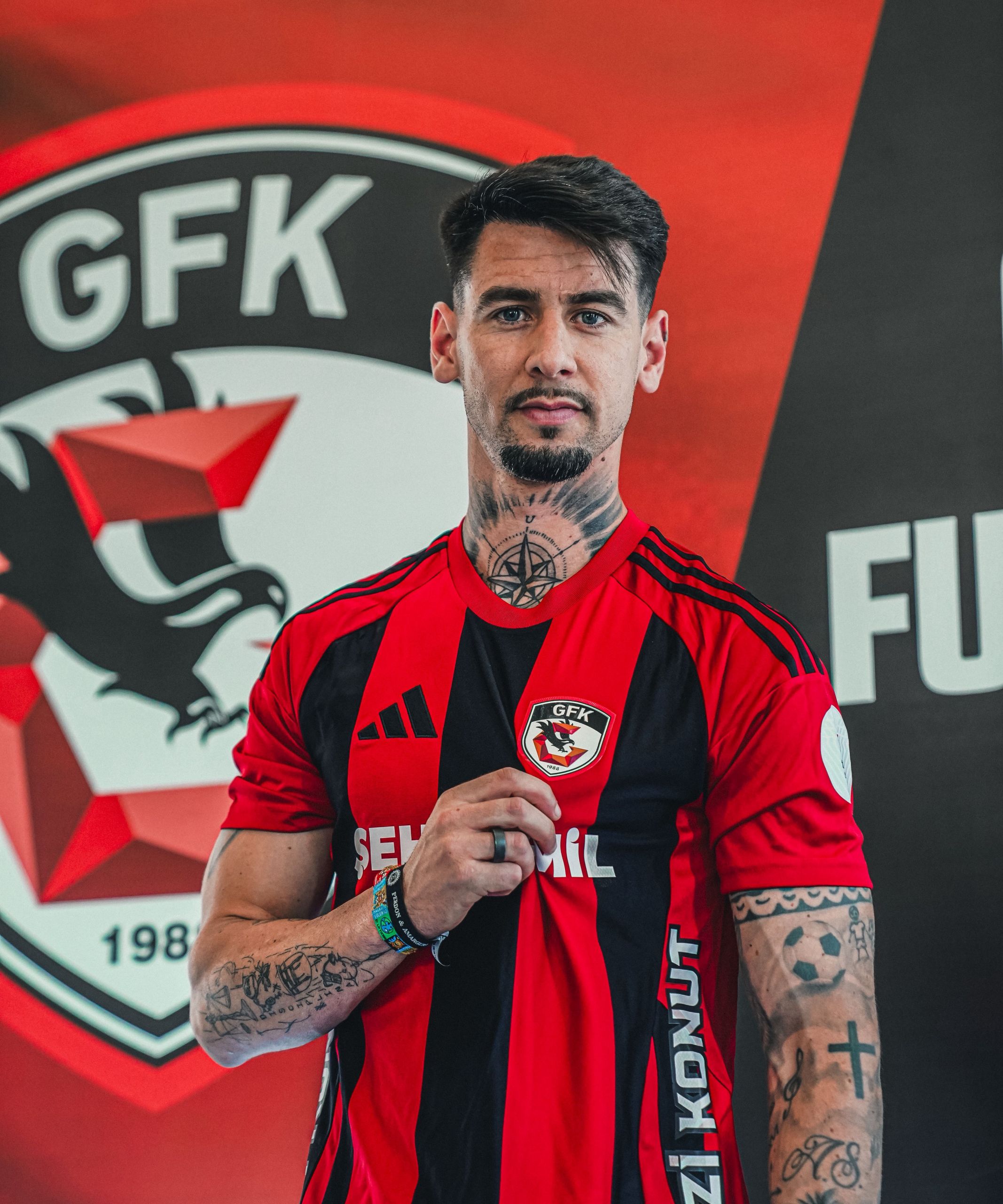 Luis Pérez (GAZIANTEP FK).