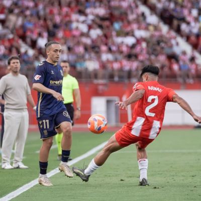 Luismi en una acción contra el Almería (LA LIGA)