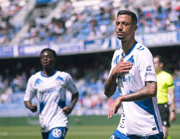 Maikel Mesa celebrando el 1-0 al Huesca (CD Tenerife / San Acosta)