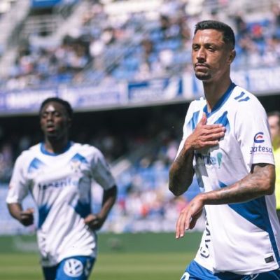 Maikel Mesa celebrando el 1-0 al Huesca (CD Tenerife / San Acosta)