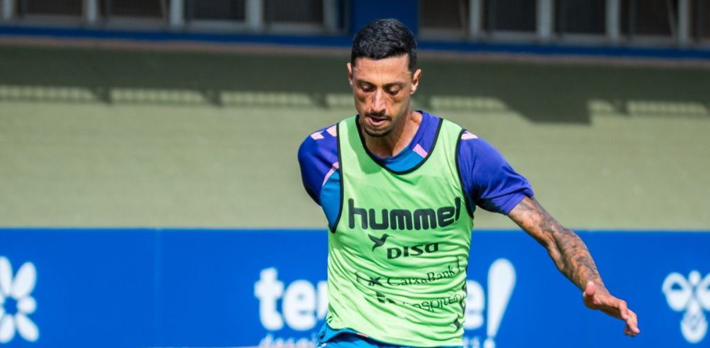 Maikel Mesa durante un entrenamiento (CD Tenerife)|Maikel Mesa durante un entrenamiento (CD Tenerife)|Diseños VISITANTE CD Tenerife (5)