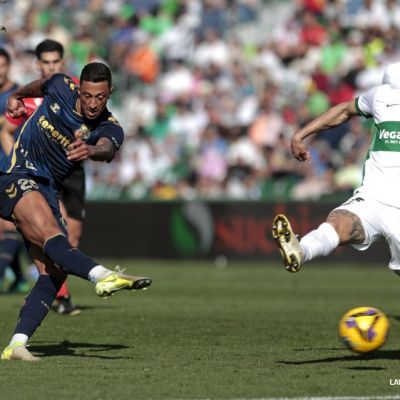Maikel Mesa remata a puerta (La Liga)