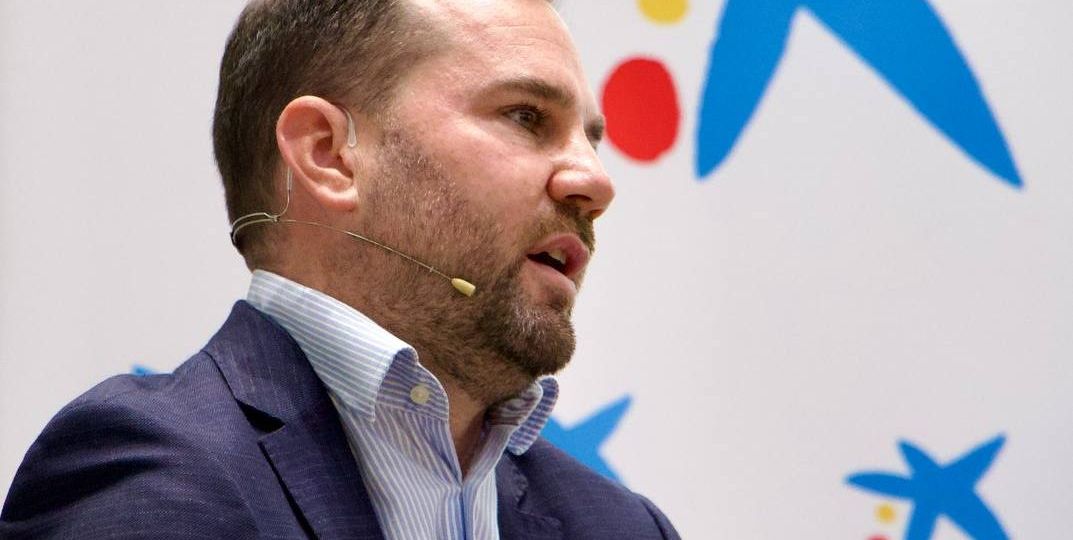 Manu Guill hablando con los medios (CD Tenerife)