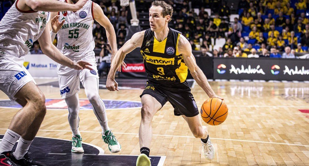 Marcelinho Huertas ante Pinar Karsiyaka la pasada temporada (BCL)