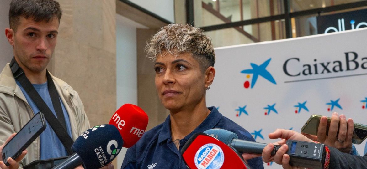 María José durante la presentación del encuentro (UD Costa Adeje Tenerife)