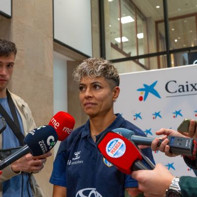 María José durante la presentación del encuentro (UD Costa Adeje Tenerife)