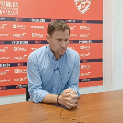 Mario Simón en rueda de prensa (Unionistas CF)