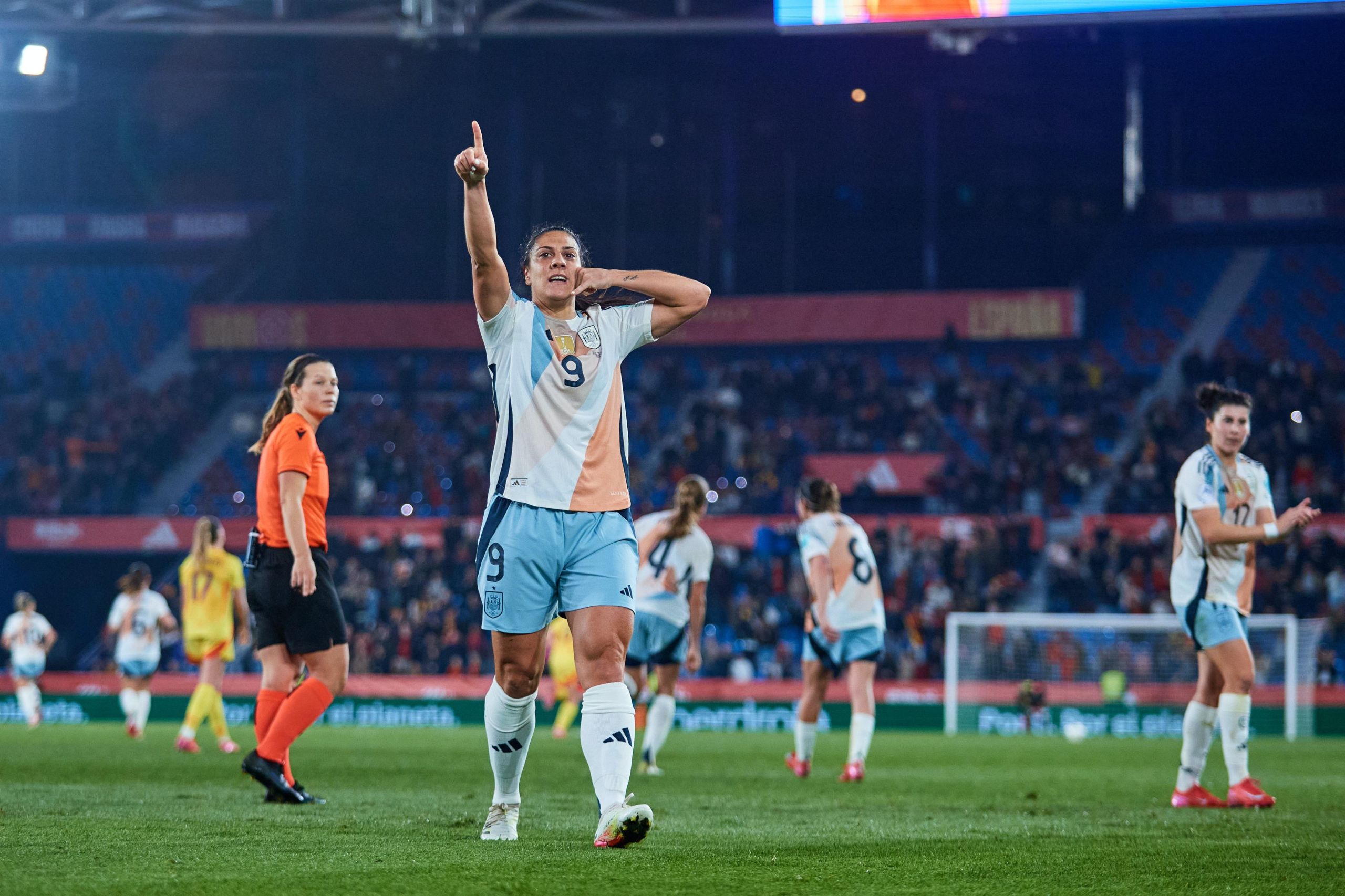 Martín-Prieto celebra su gol ante Bélgica (@SEFutbolFem).