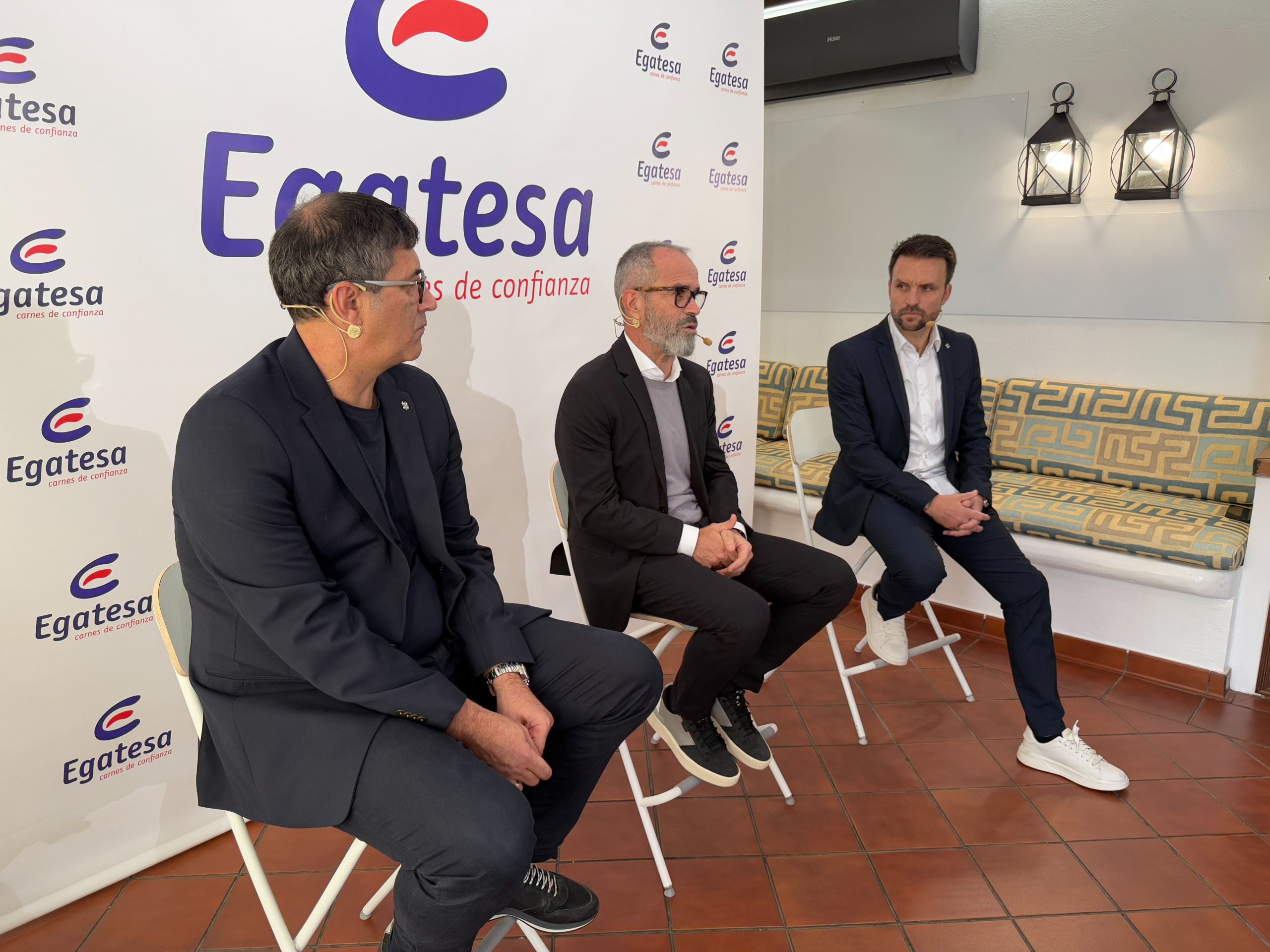 Mauro Pérez junto a Álvaro Cervera y Ayoze García en la presentación del técnico (@CDTOficial)