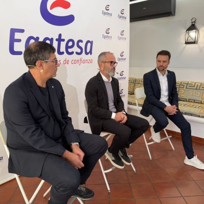 Mauro Pérez junto a Álvaro Cervera y Ayoze García en la presentación del técnico (@CDTOficial)