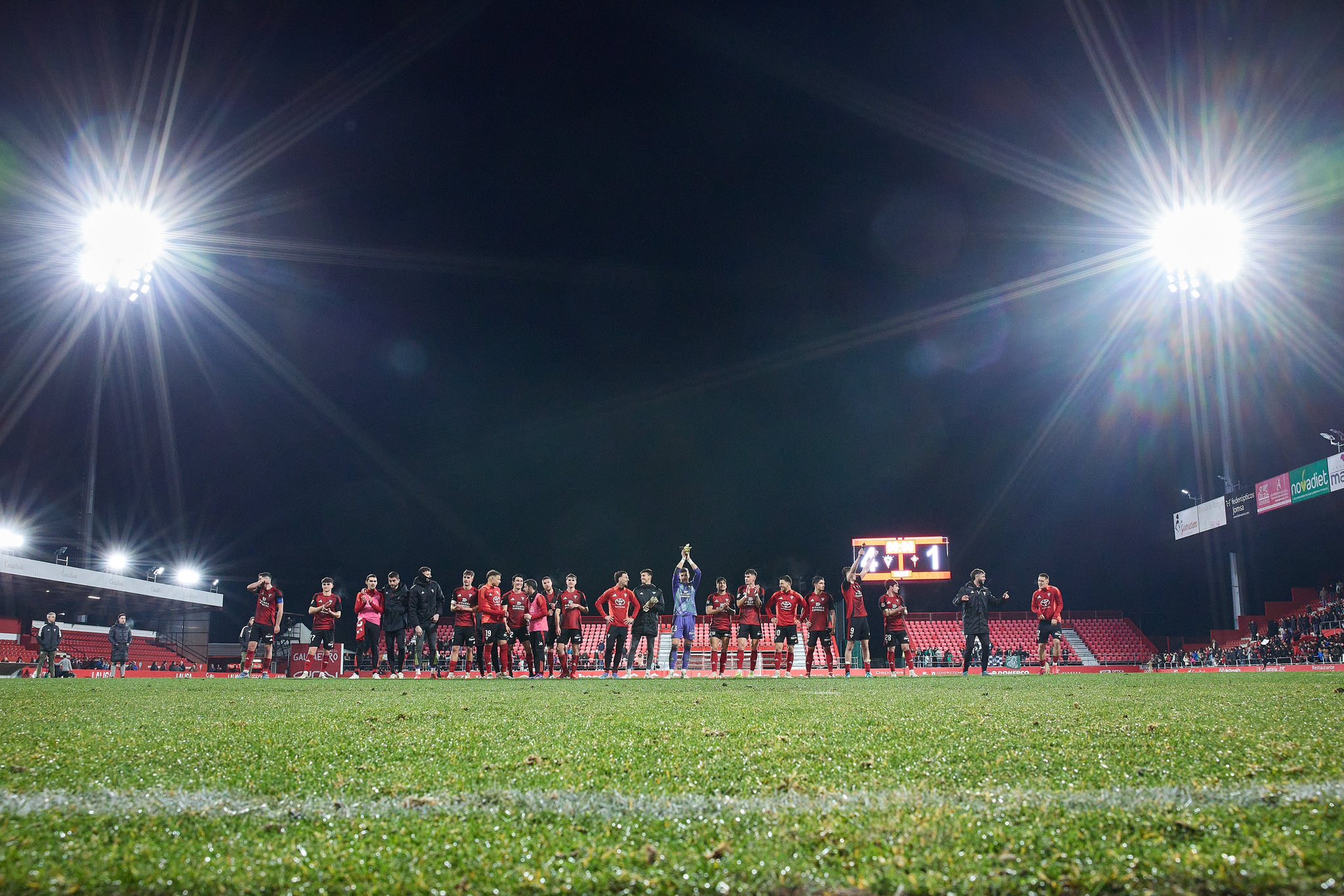 El Mirandés, nuevo líder de Segunda (@CDMIRANDES).