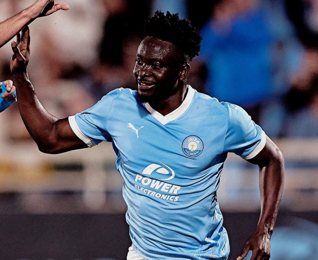 Mo Dauda al marcarle al Sevilla Atlético (@ibizaud)