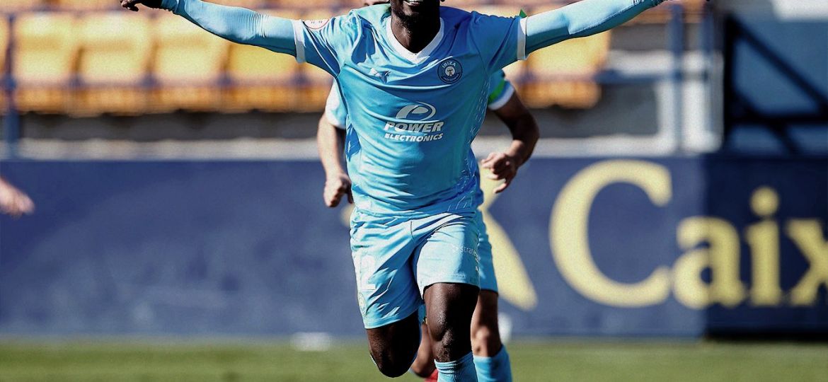 Mo Dauda celebra su gol al Villarreal B (@ibizaud)