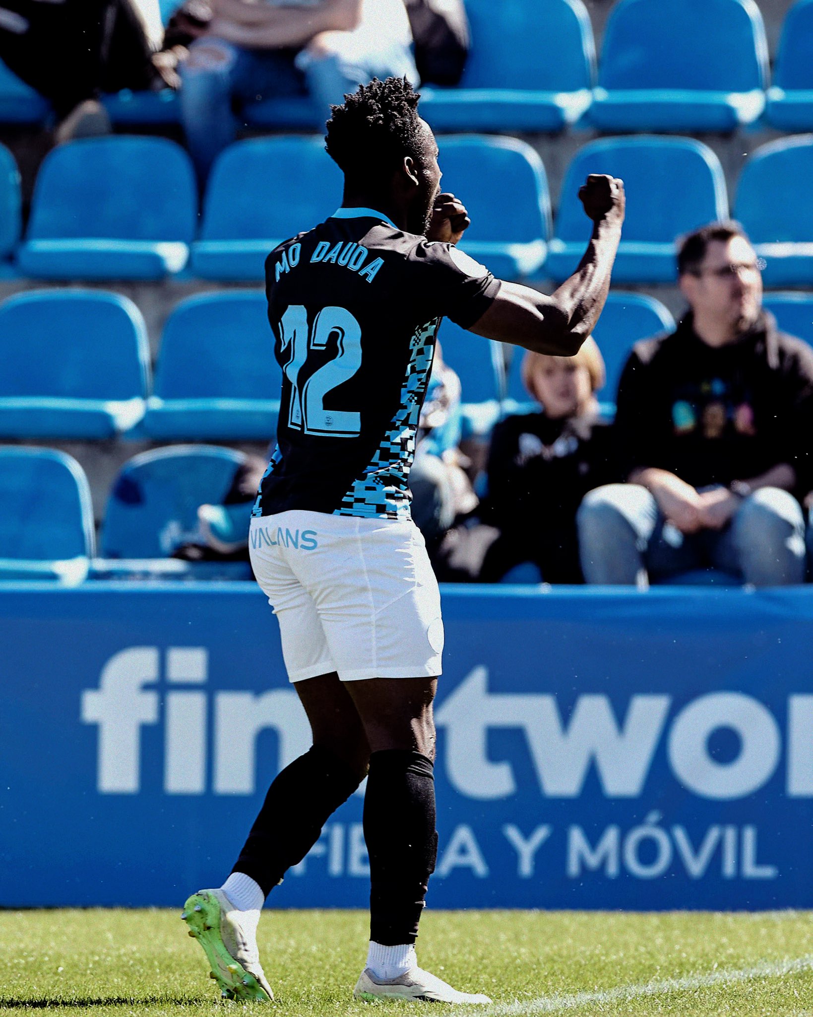 Mo Dauda celebrando su gol al Hércules (@ibizaud)