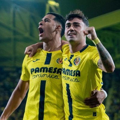 Moleiro celebra su primer gol con el submarino amarillo (@VillarrealCF)