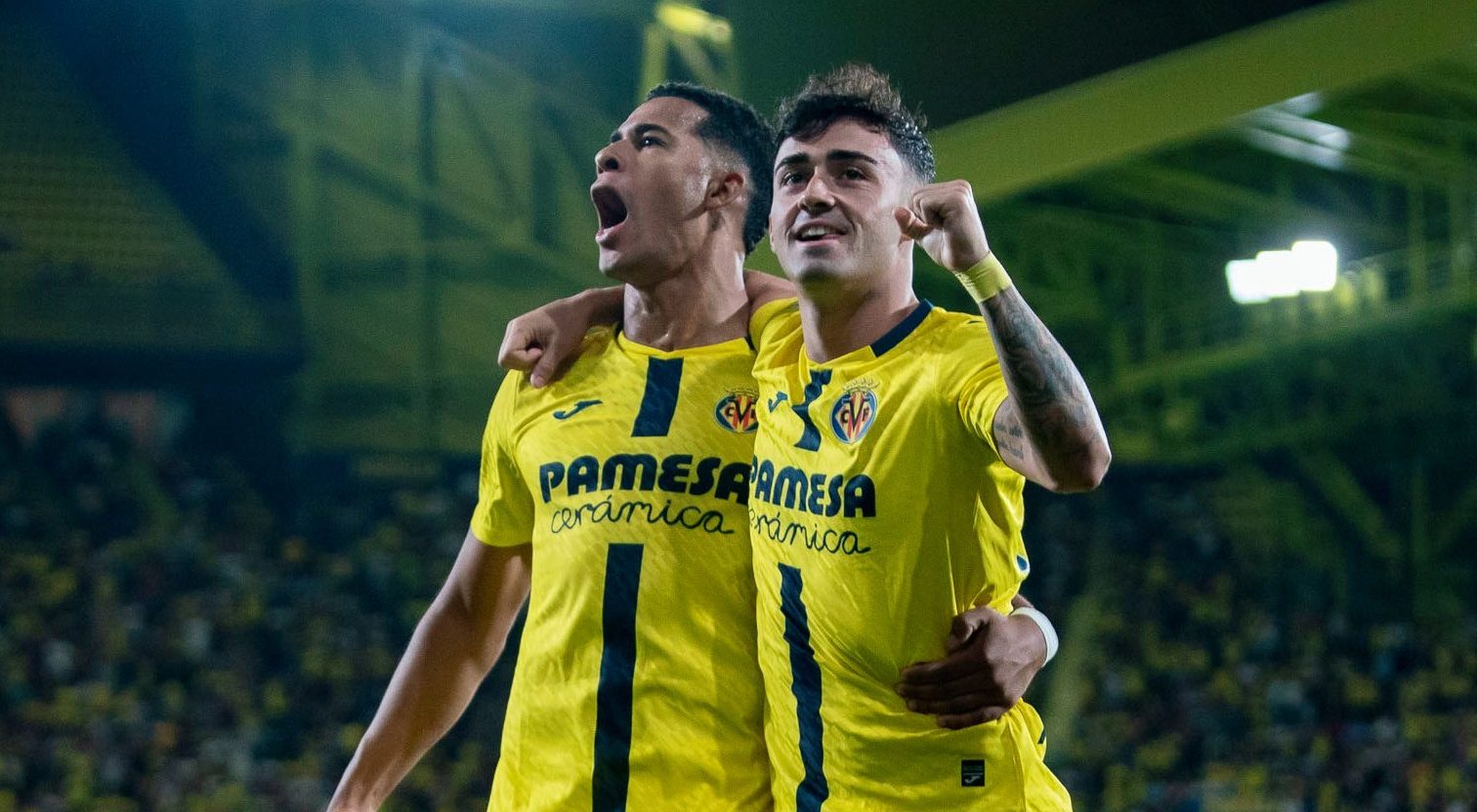 Moleiro celebra su primer gol con el submarino amarillo (@VillarrealCF)