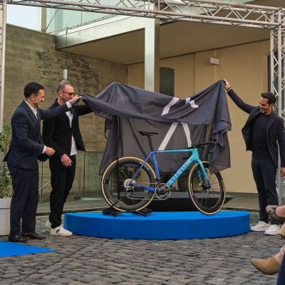 Momento de la presentación de la bicicleta Magma Tenerife de Alberto Contador (CABILDO DE TENERIFE)