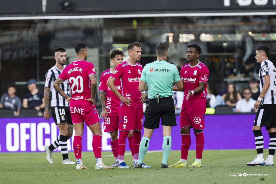 Moreno Aragón tras expulsar a Landázuri (LA LIGA)