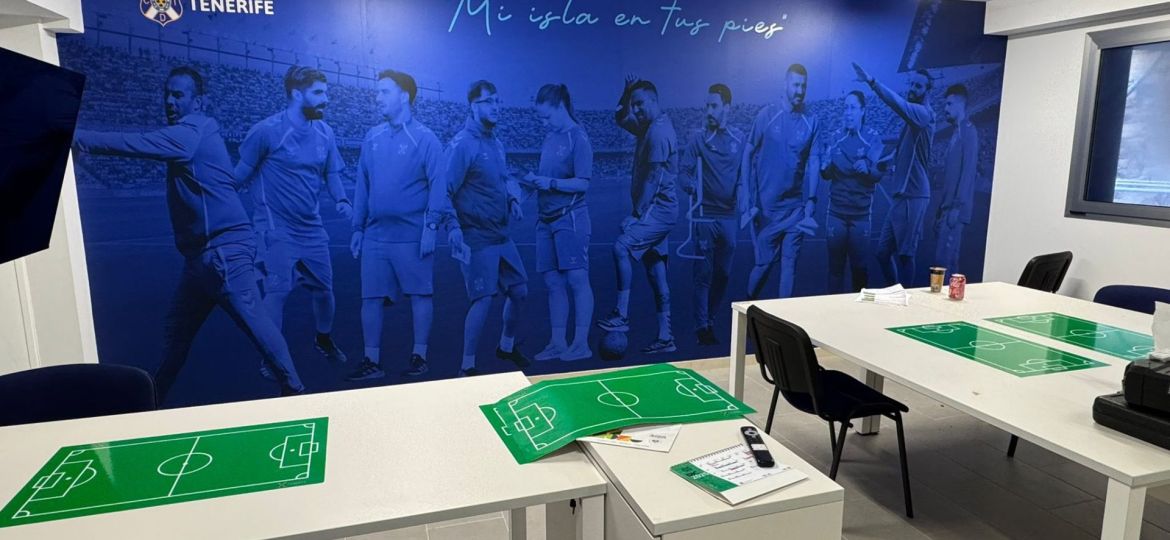 Mural en el despacho de entrendores de cantera del CD Tenerife (CD TENERIFE)