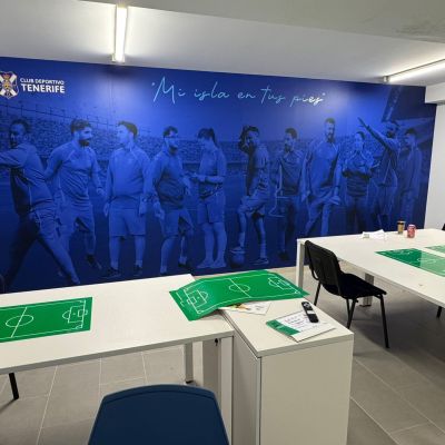 Mural en el despacho de entrendores de cantera del CD Tenerife (CD TENERIFE)