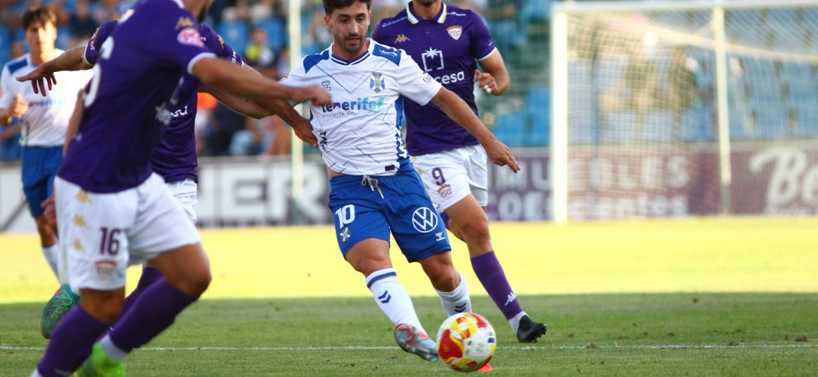 Nacho Gil contra el Guadalajara (CD Tenerife)