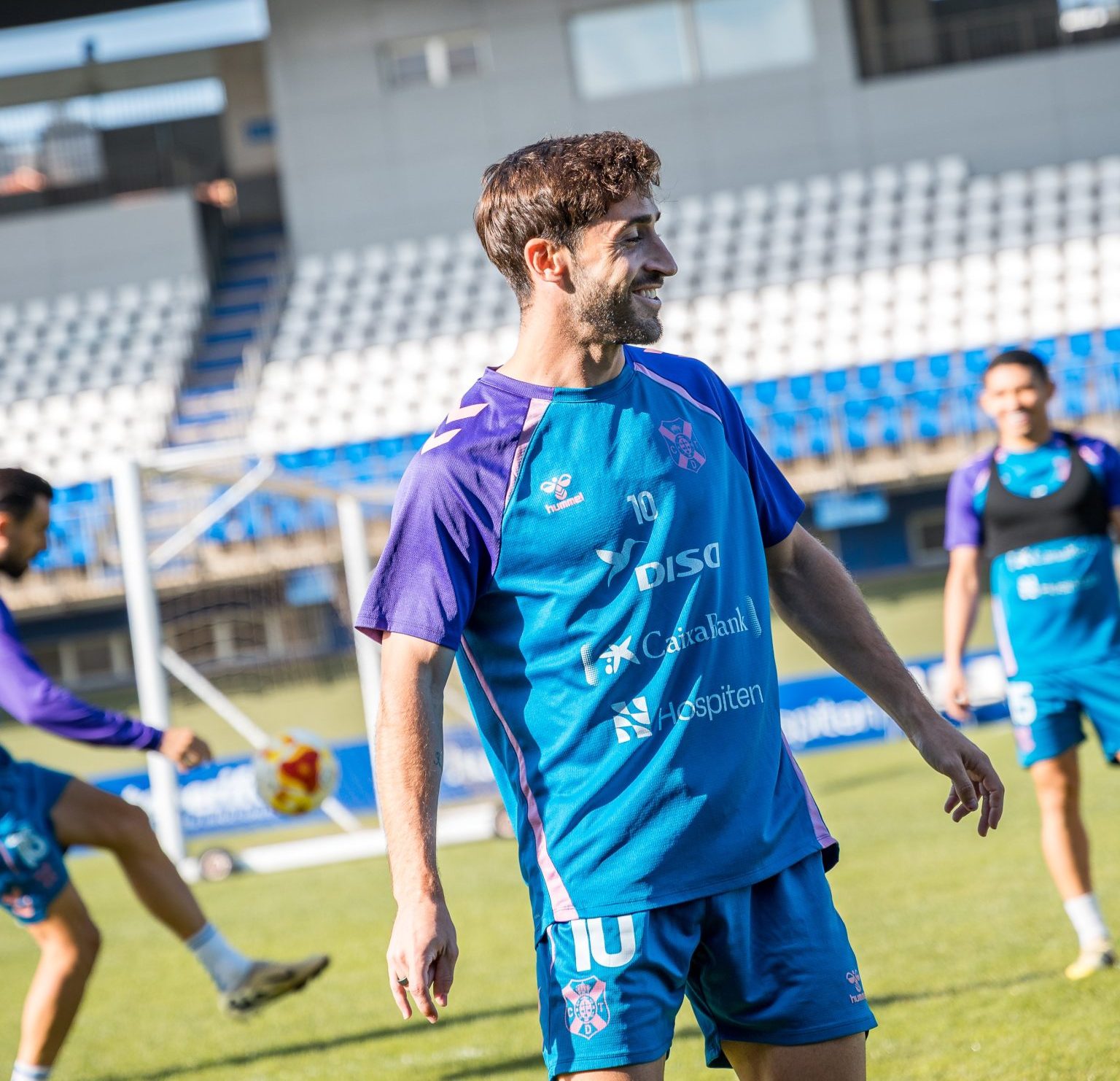 Nacho Gil, sonriente durante un entrenamiento (CD Tenerife)
