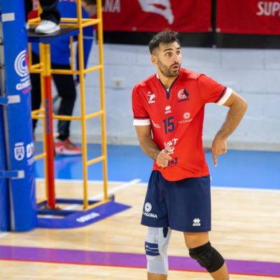 Nacho Roberts mostrando la jugada (CEDIDA)