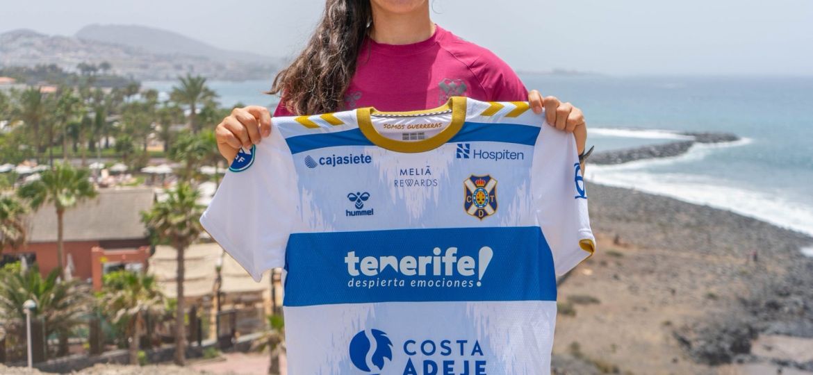 Nay Cáceres en su presentación (@CDTFemenino)