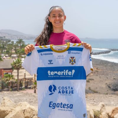 Nay Cáceres en su presentación (@CDTFemenino)