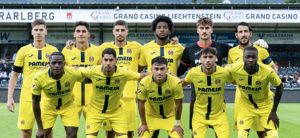 Once amarillo con Ayoze Pérez y Moleiro (@VillarrealCF)