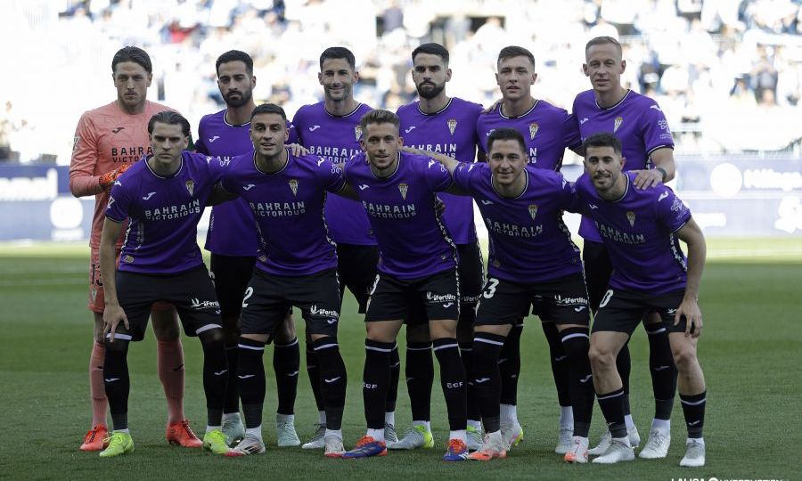 Once titular del Córdoba con Rubén Alves al lado del portero (La Liga)