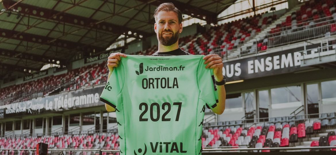 Ortolà con su nueva camiseta (EA Guingamp)