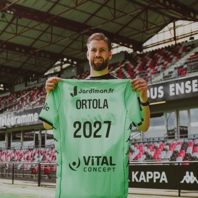 Ortolà con su nueva camiseta (EA Guingamp)