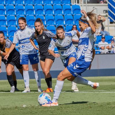 Natalia Ramos se dispone a tirar un penalti (CEDIDA)
