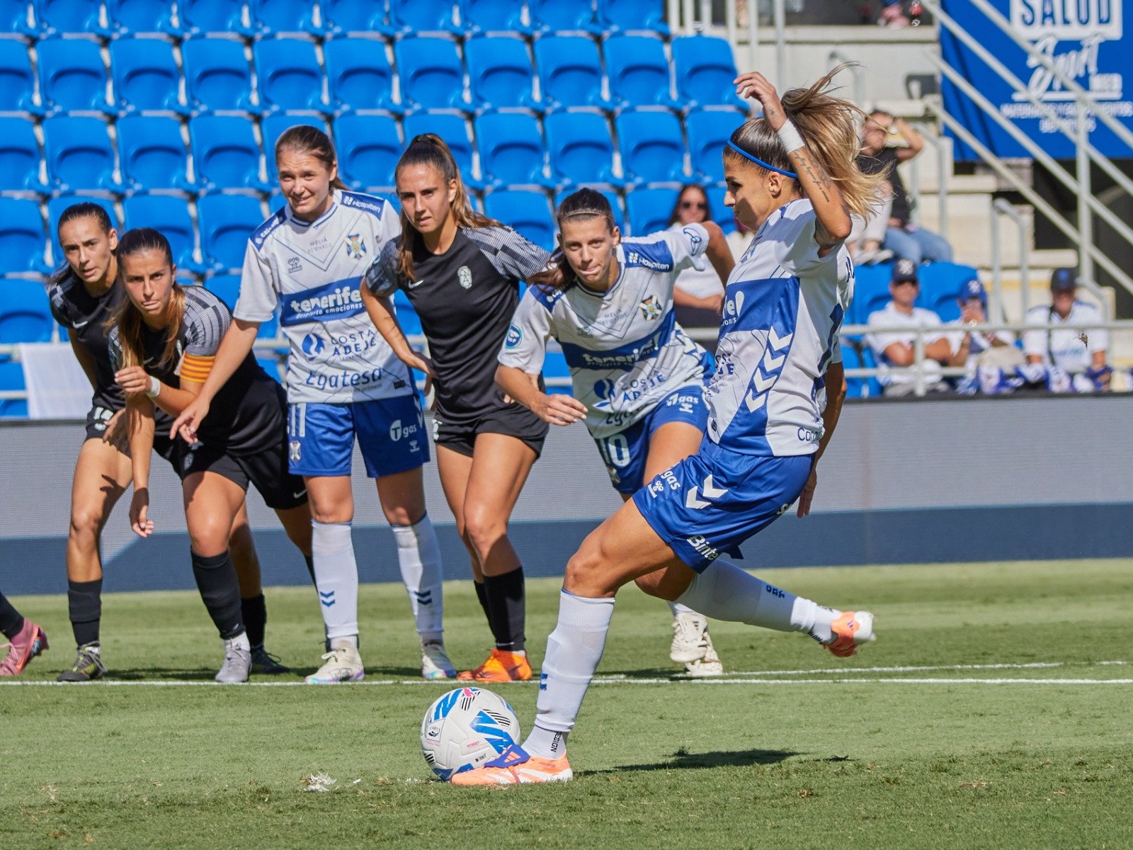 Natalia Ramos se dispone a tirar un penalti (CEDIDA)