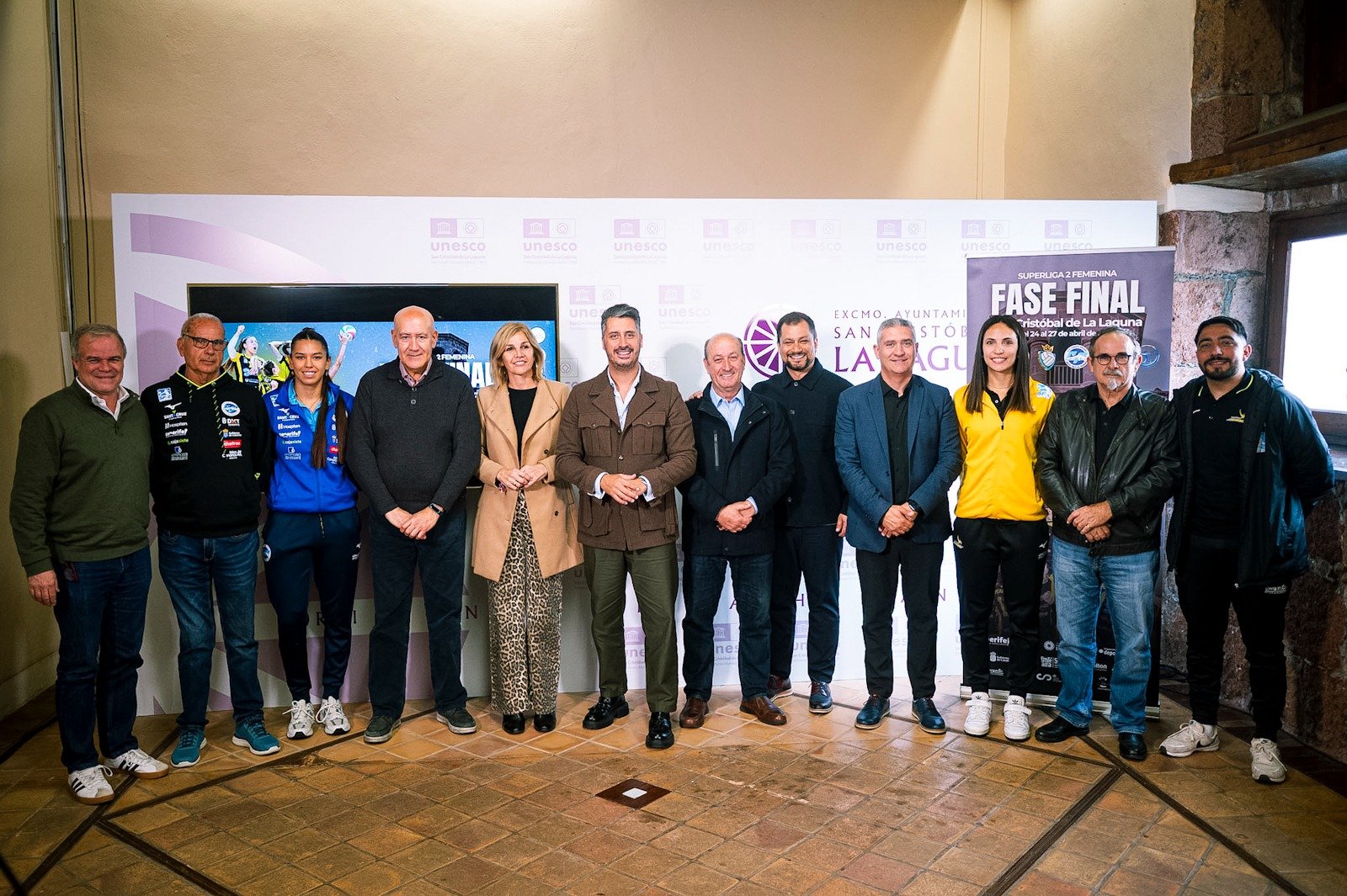 Foto de familia tras la presentación (CEDIDA)