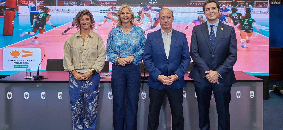 Imagen de las autoridades en el Salón Noble (CEDIDA)