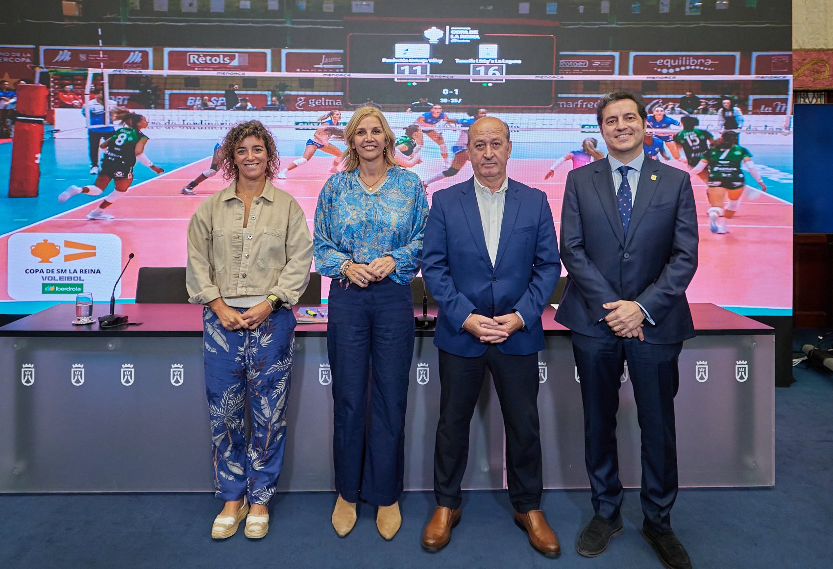 Imagen de las autoridades en el Salón Noble (CEDIDA)