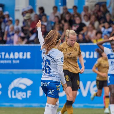 Partido entre las tinerfeñas y la Real Sociedad (@UDCATenerife)