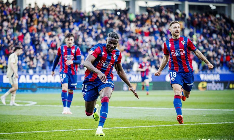 Patrick Soko celebrando uno de sus goles al Racing de Ferrol (La Liga)