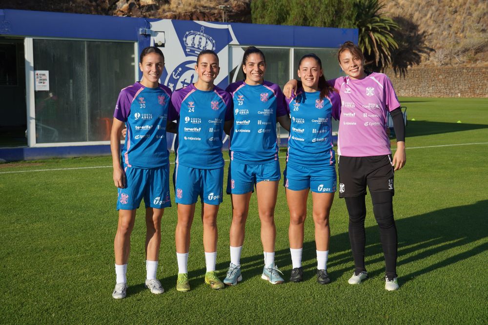 Paula Hernández, Núria Pon, Adriana Méndez, Ari Álvarez y Lidia Sánchez (CD TENERIFE FEMENINO)