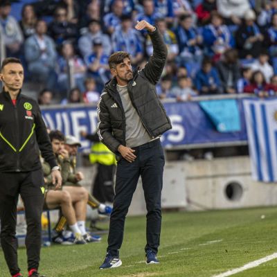 Paunovic durante su debut como entrenador del Real Oviedo (LaLiga)