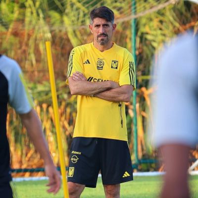 Paunovic durante un entrenamiento (@TigresOficial)