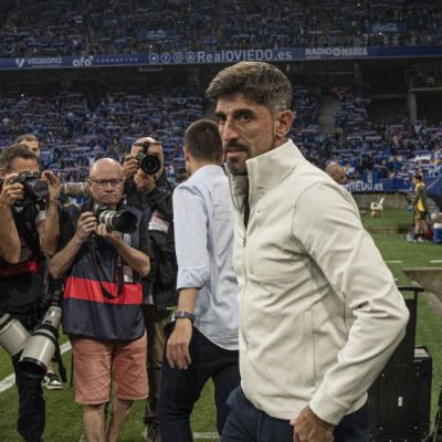 Paunovic en el Tartiere en la final contra el Mirandés (La Liga)
