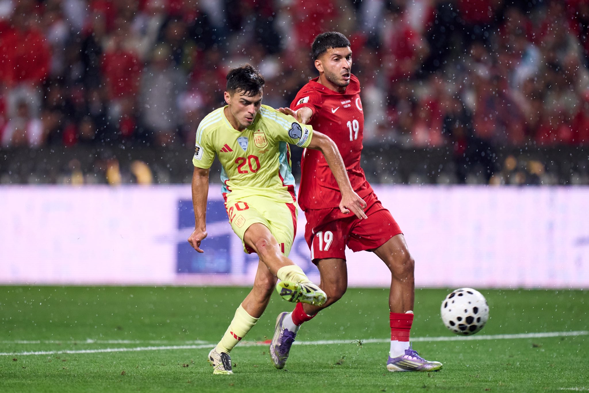 Pedri define en uno de sus goles a Turquía (@PEDRI).