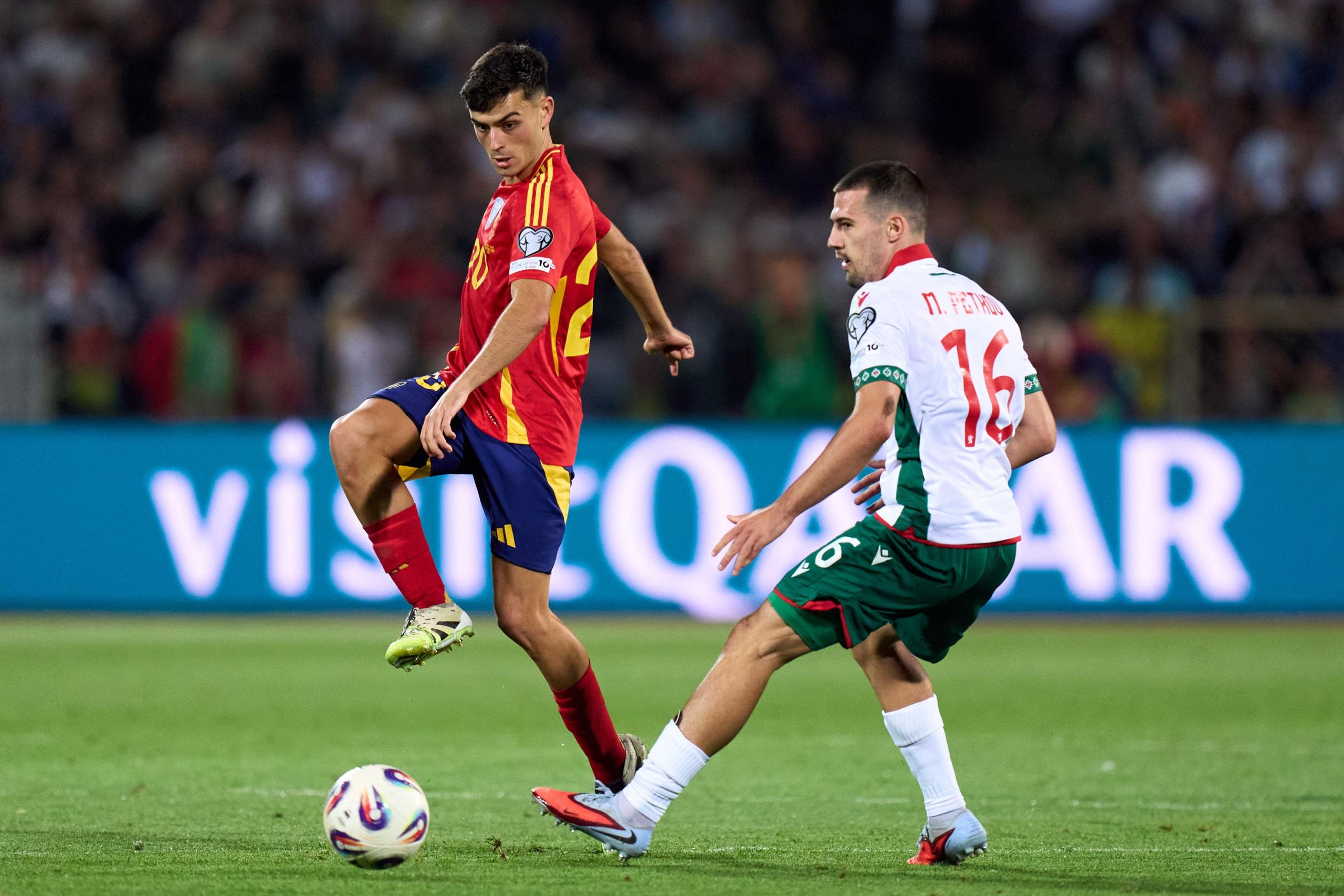 Pedri, en una acción contra Bulgaria (@SEFÚTBOL).