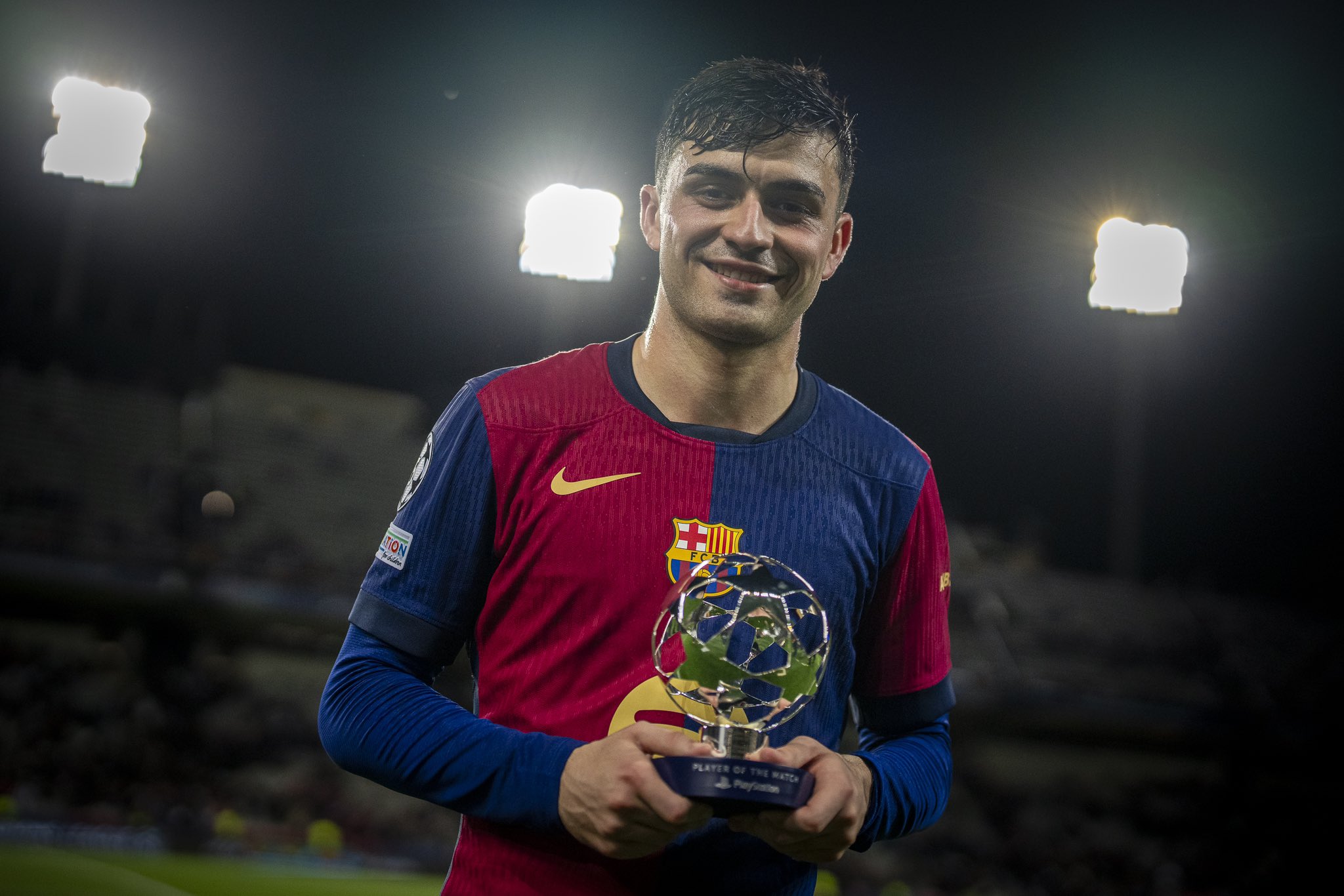 Pedri con el MVP del partido de la Champions (@Pedri)