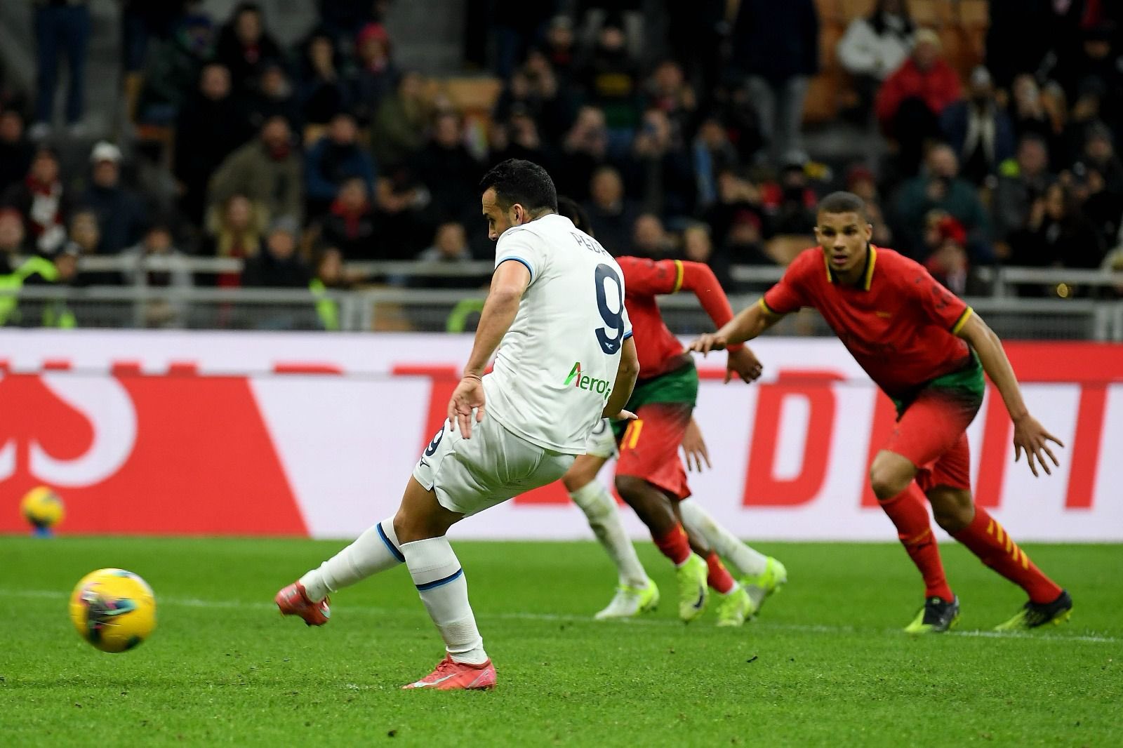 Pedro anota su penalti en San Siro (@_PEDRO17_).