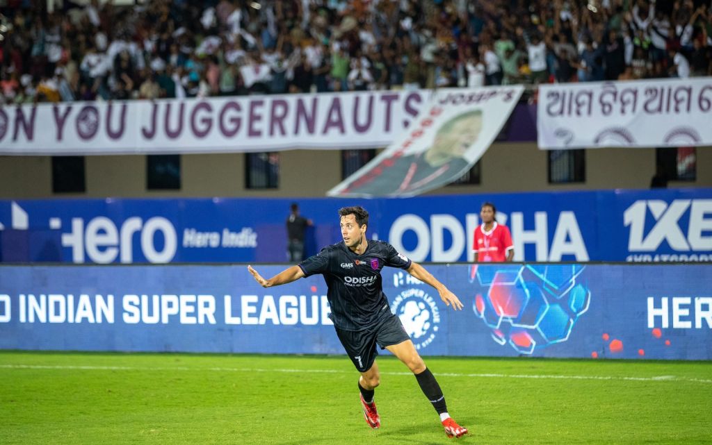 Pedro Martín jugando en la India (@OdishaFC)